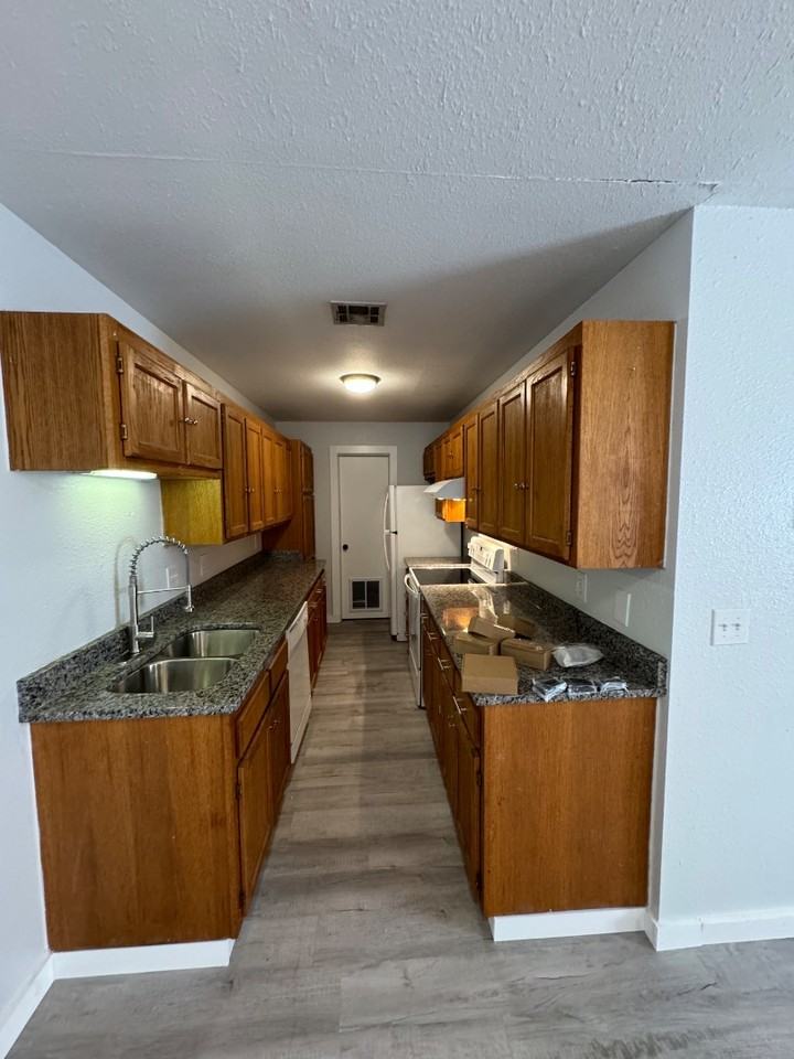 721 North Vinita Avenue - Photo 3 of 8