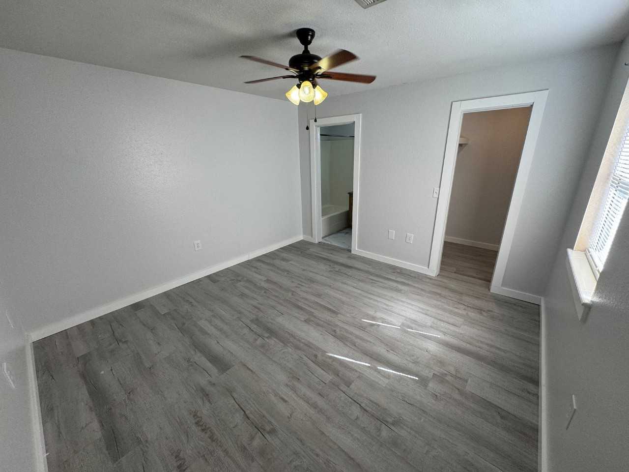 721 North Vinita Avenue - Photo 5 of 8