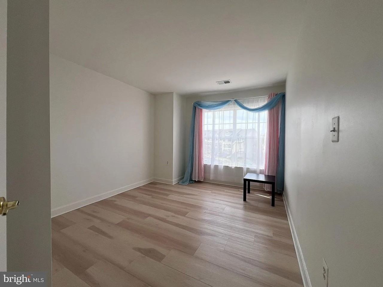 8199 Glade Bank Dr - Photo 3 of 14