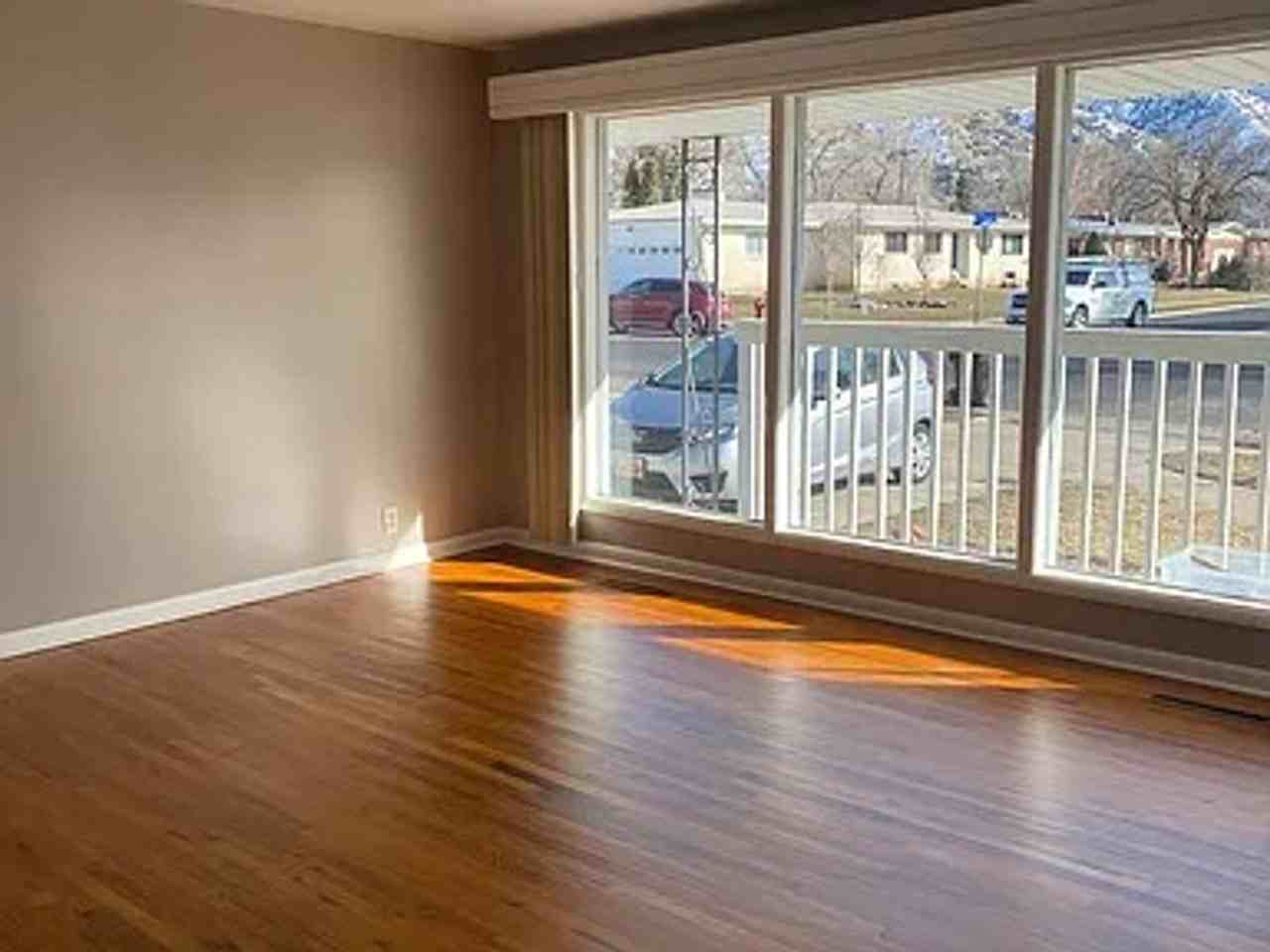 1505 Ellendale Ave - Photo 2 of 16