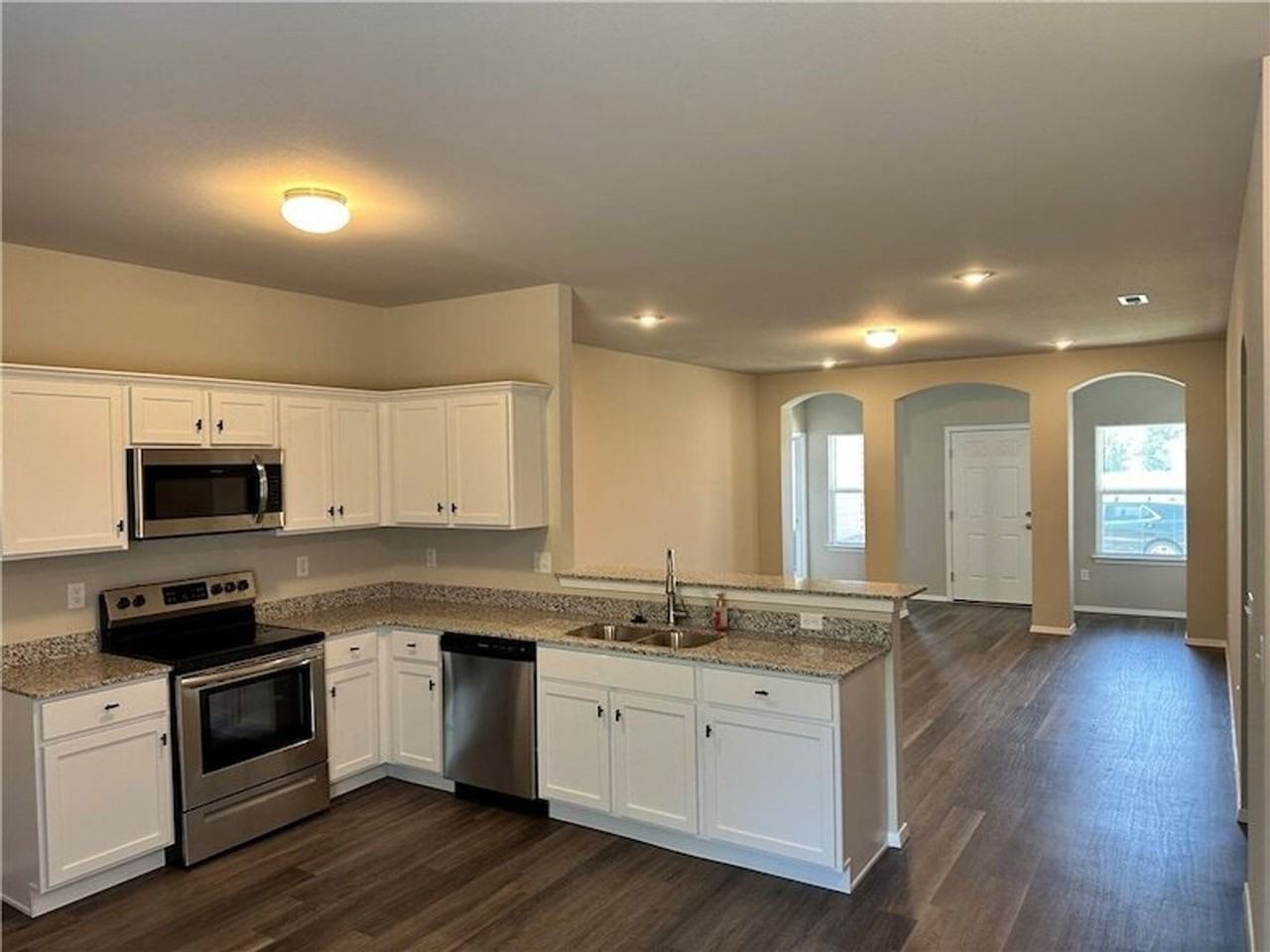 2823 W Emil Dr - Photo 2 of 4