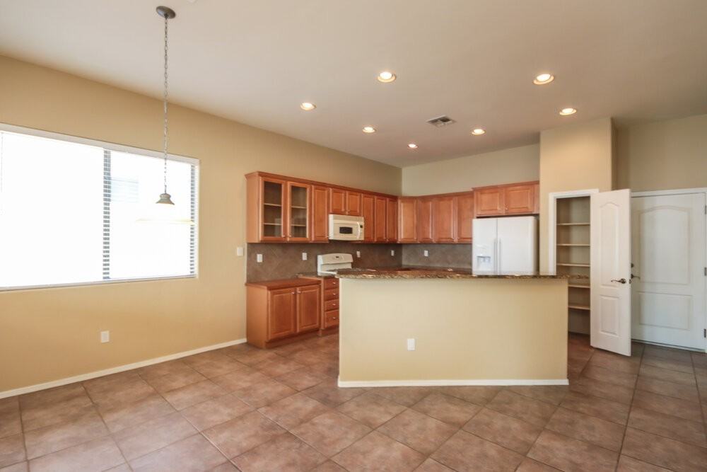 7129 W Autumn Gold Ct - Photo 5 of 18