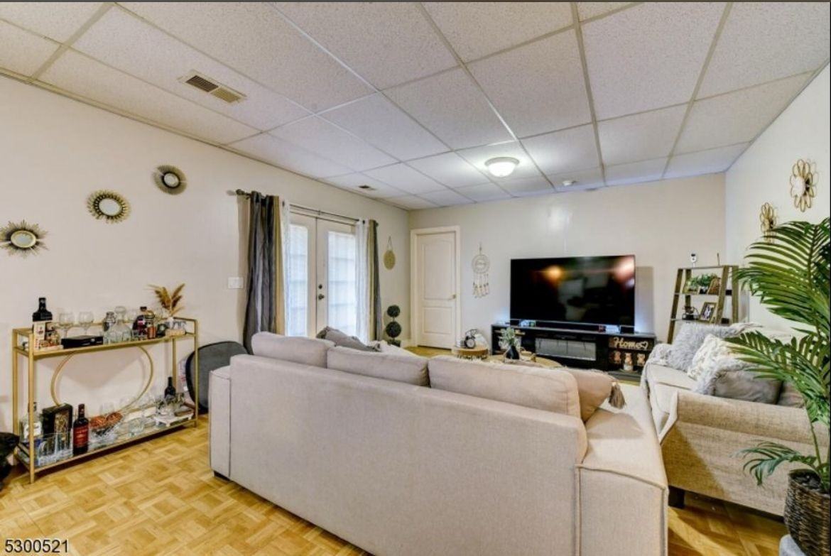 665 Liberty St - Photo 2 of 2