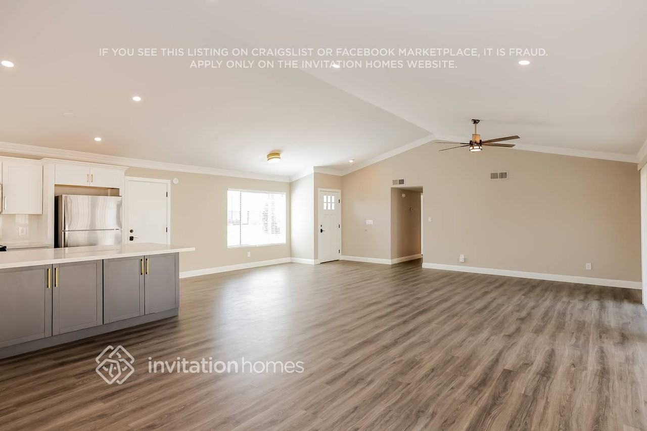 20233 N 13th Ave - Photo 4 of 12