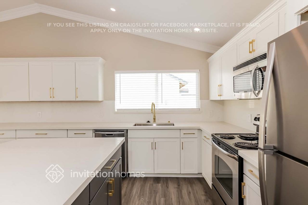 20233 N 13th Ave - Photo 3 of 12