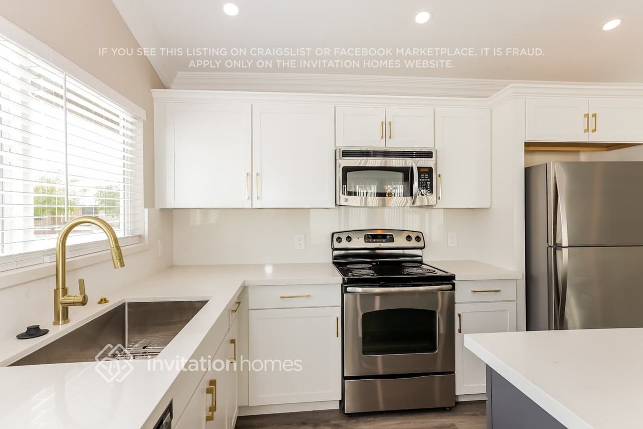 20233 N 13th Ave - Photo 2 of 12