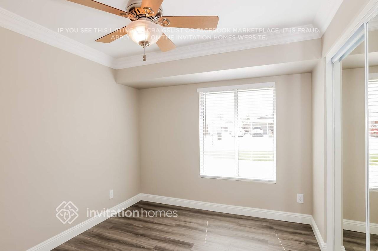20233 N 13th Ave - Photo 6 of 12
