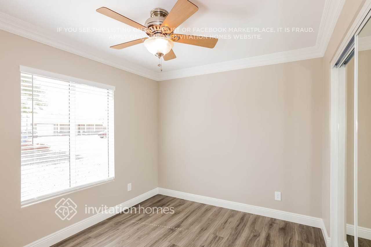 20233 N 13th Ave - Photo 7 of 12