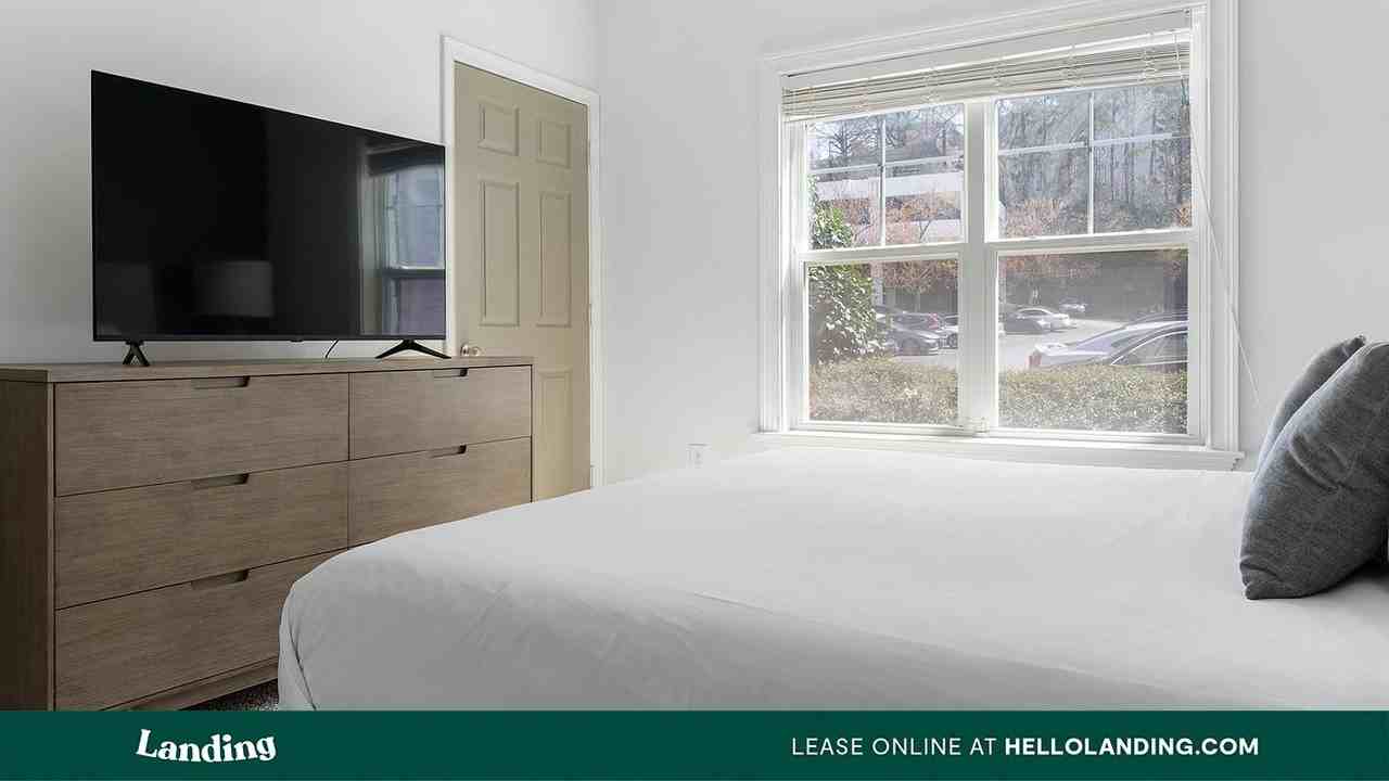 925 Canterbury Rd NE - Photo 5 of 50