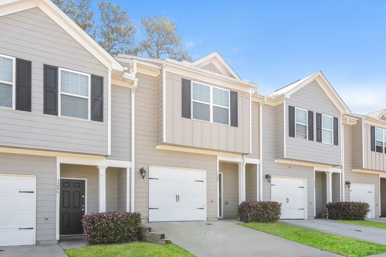 1208 Highwood Ln - Photo 2 of 21