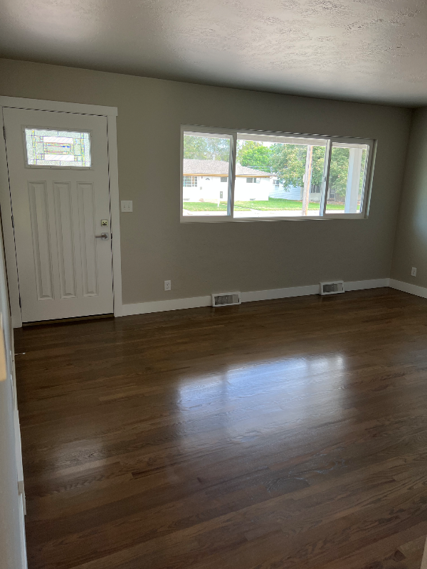 2525 14th Avenue Ct - Photo 3 of 12