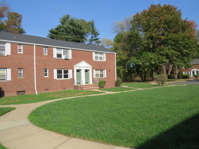 41 Carolyn Ter #A - Photo 2 of 20