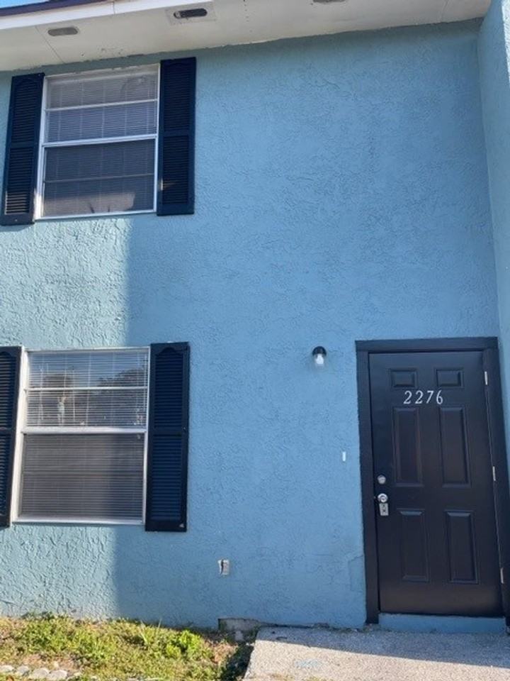 2276 W New Haven Ave - Photo 2 of 22