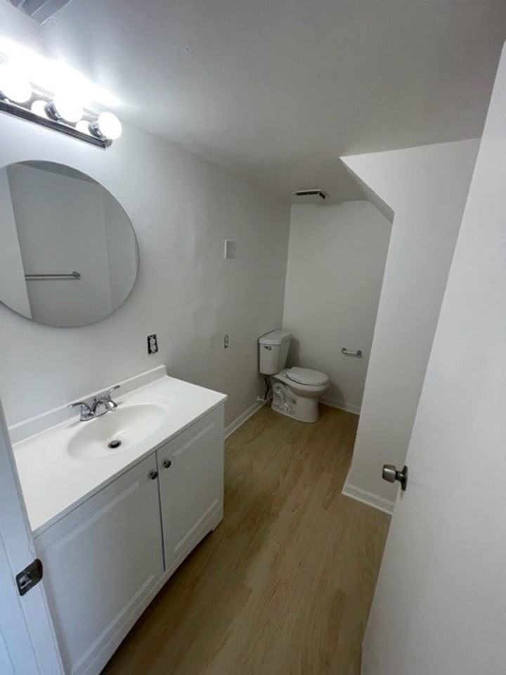 2276 W New Haven Ave - Photo 7 of 22