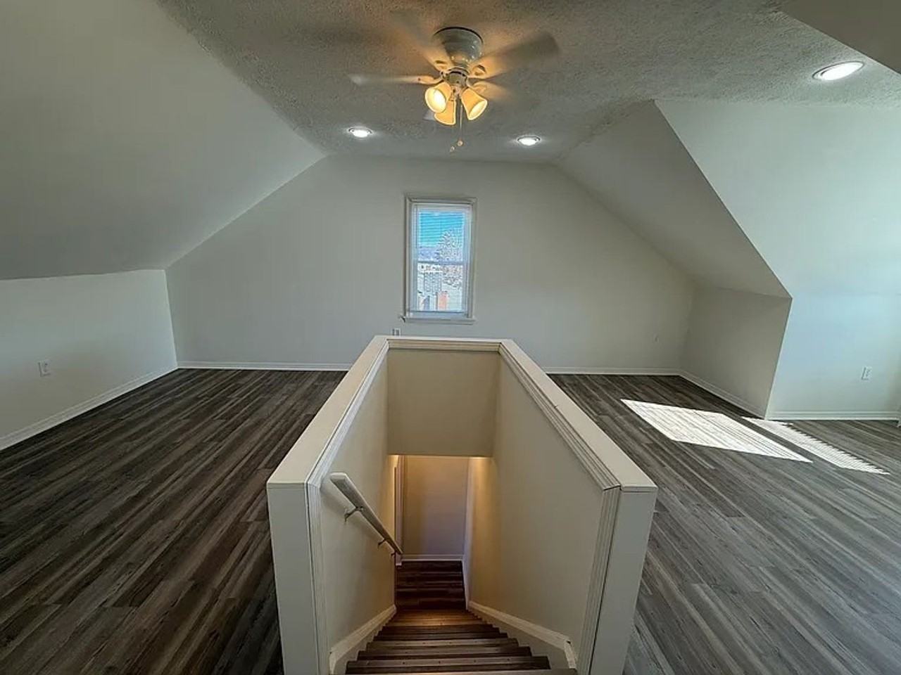 1841 Chislett St - Photo 2 of 12