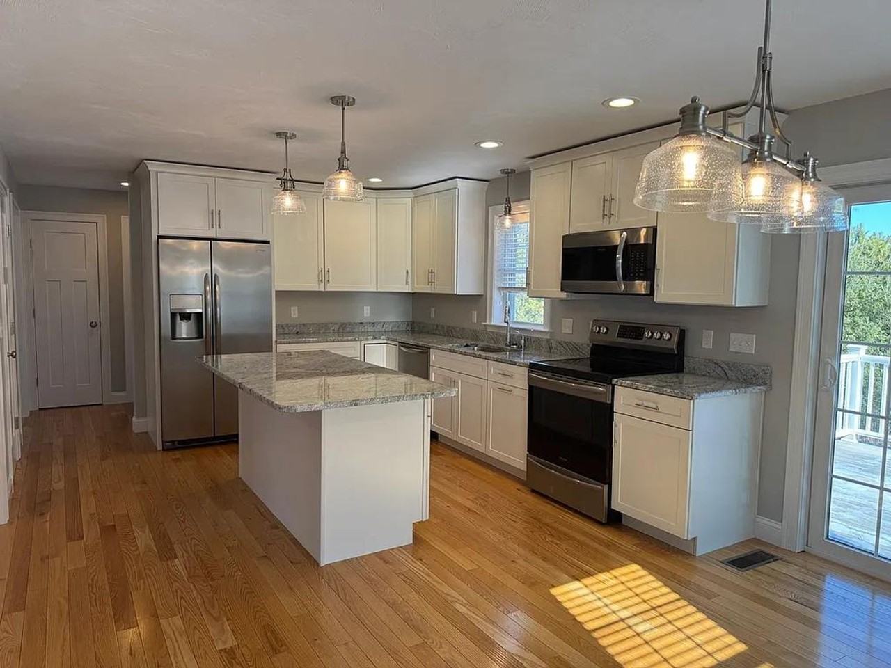 290 Thompson St - Photo 2 of 24