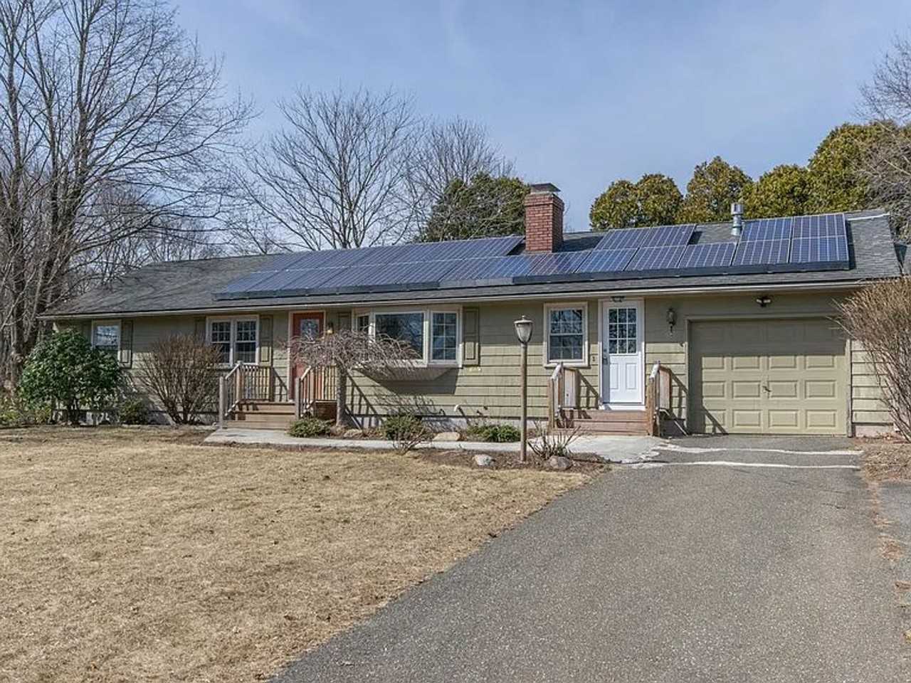 8 Ainslie Dr - Photo 3 of 20