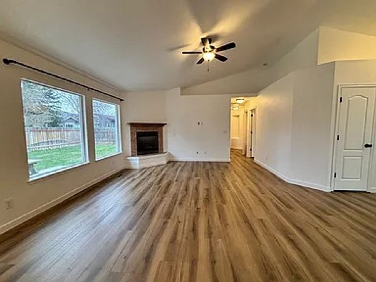 4798 N Cengotita Ave - Photo 3 of 15