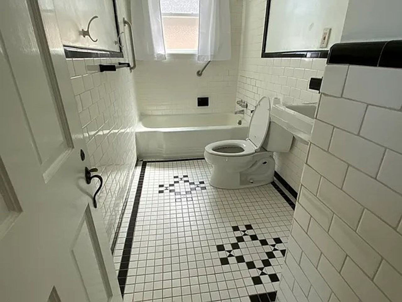 430 Walnut Ave Se - Photo 3 of 11