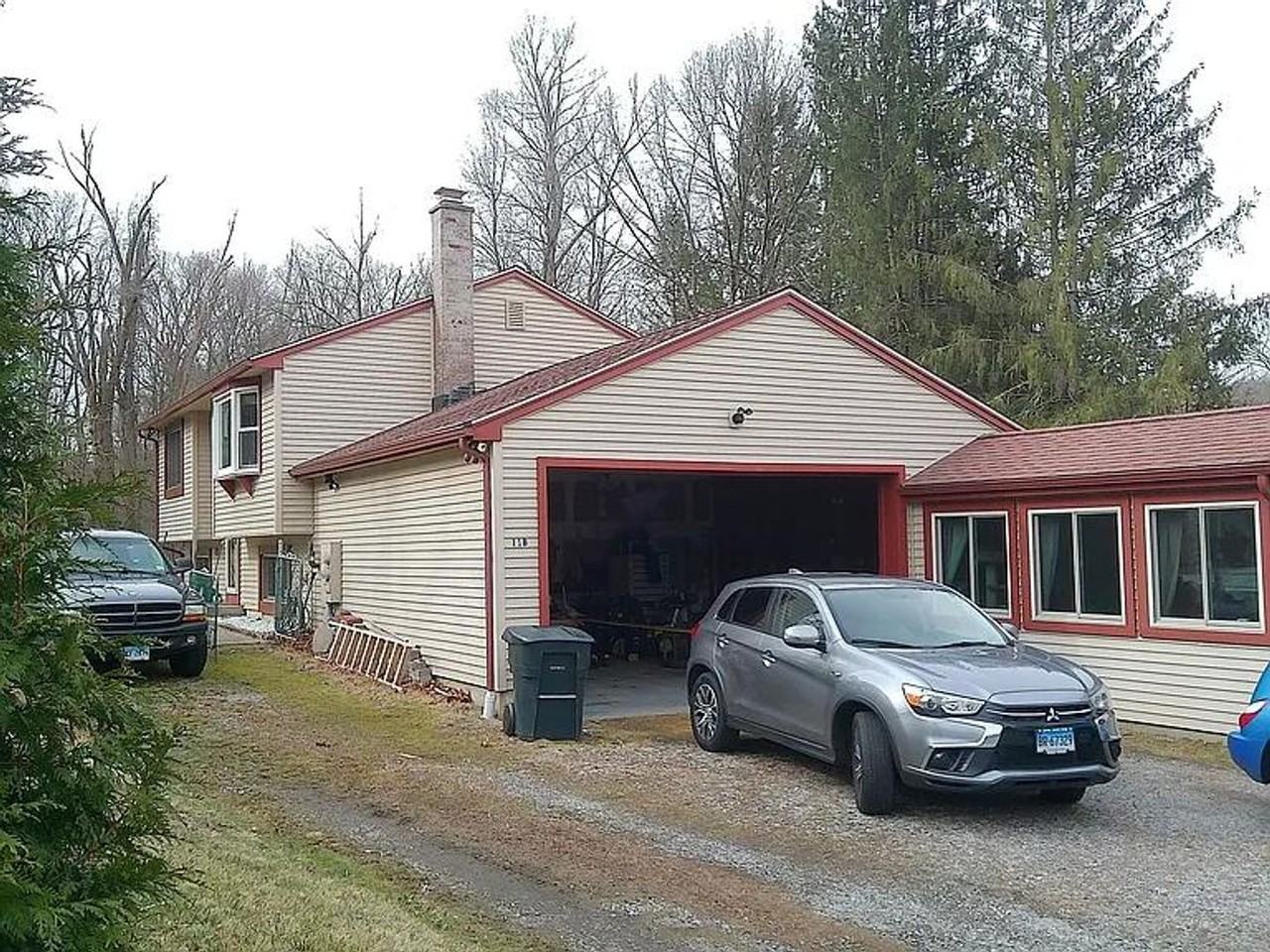 11 Embassy Dr - Photo 2 of 24