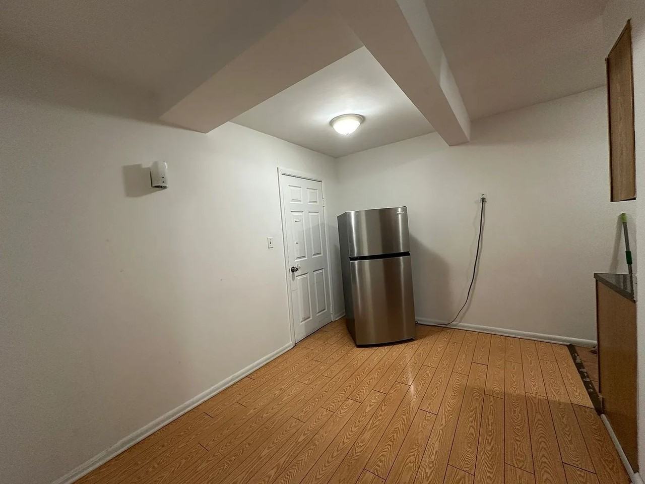 1904 Hobart Ave - Photo 2 of 8