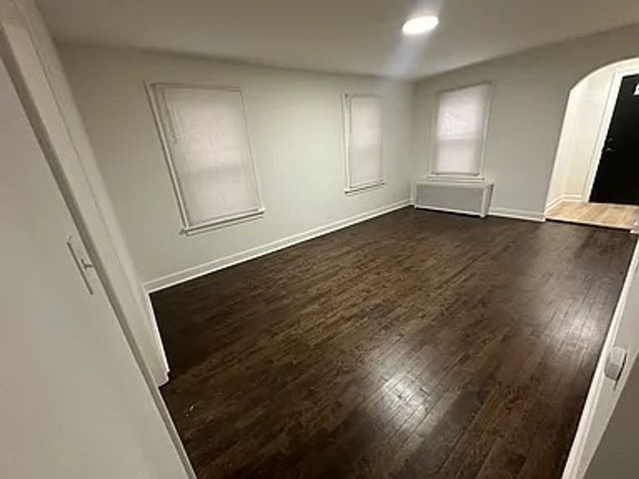 1832 Nott St - Photo 2 of 12