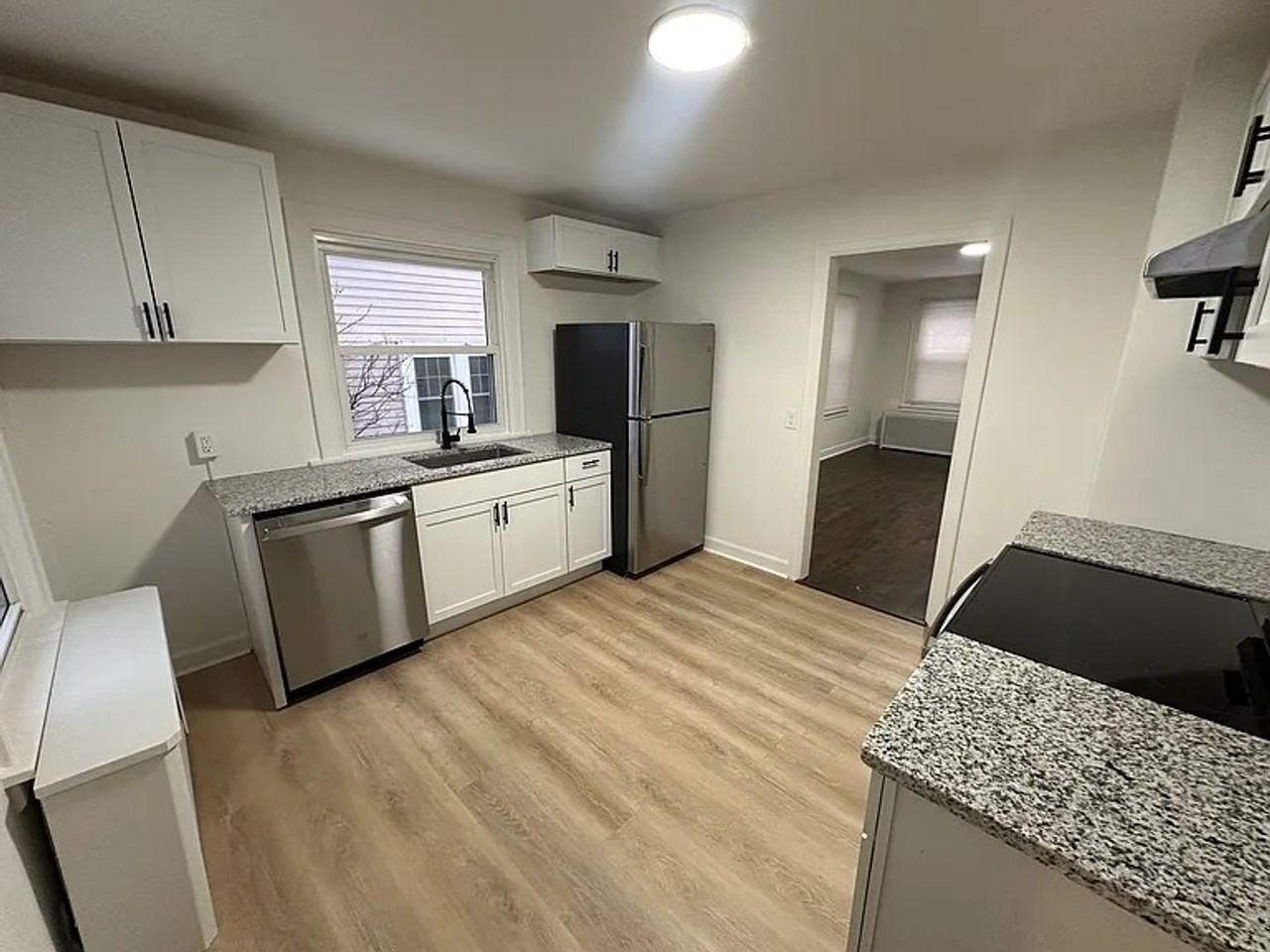 1832 Nott St - Photo 3 of 12