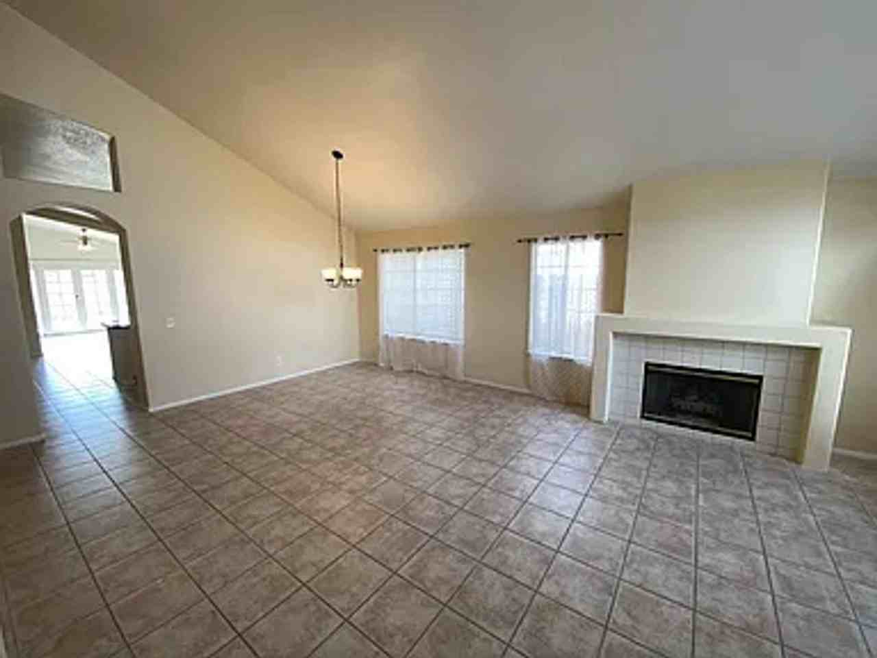 25167 Parkcrest Dr - Photo 3 of 12