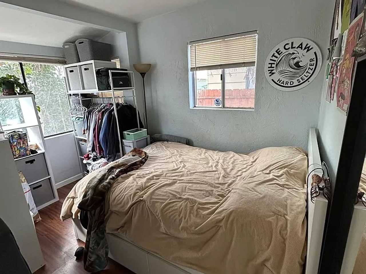 1022 Ivy St - Photo 2 of 7