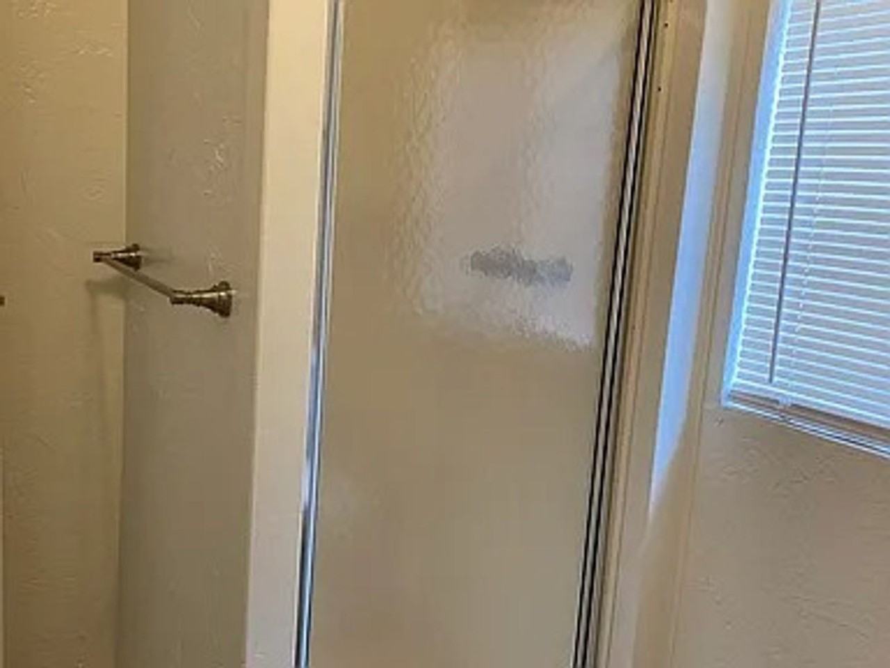 1022 Ivy St - Photo 3 of 7