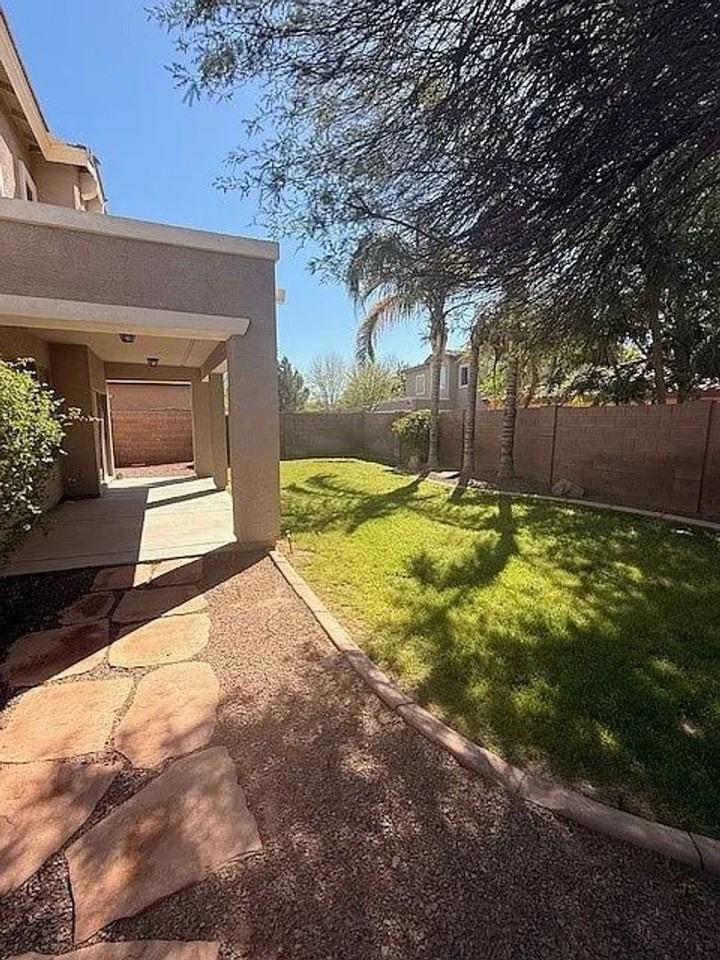 18711 E Pelican Ct - Photo 2 of 8