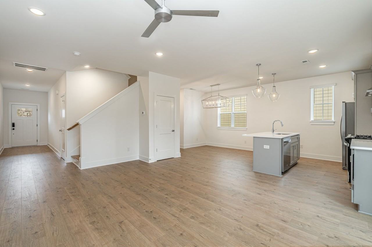 725 Caraway Ln - Photo 4 of 15