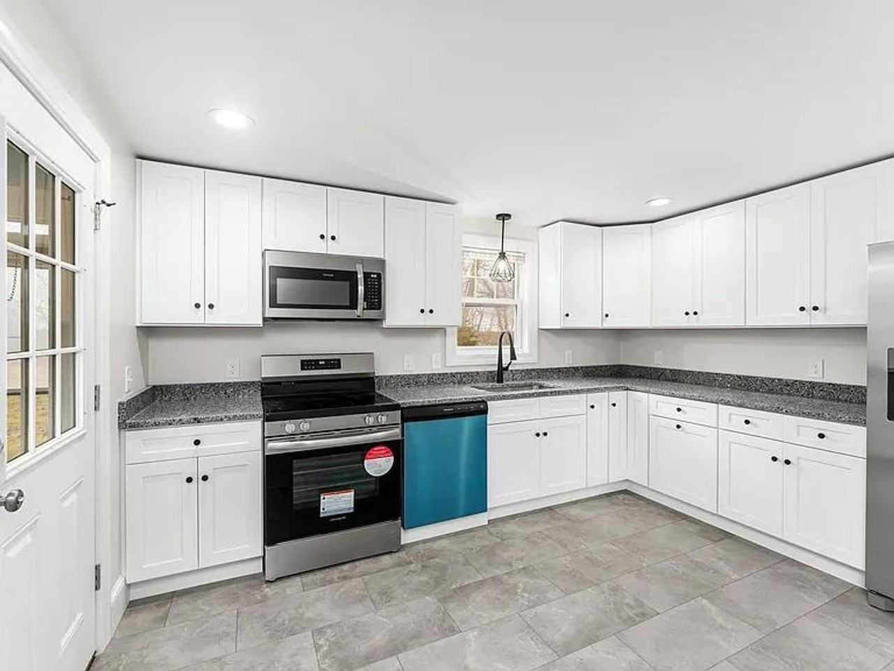 139 Nausauket Rd - Photo 3 of 16