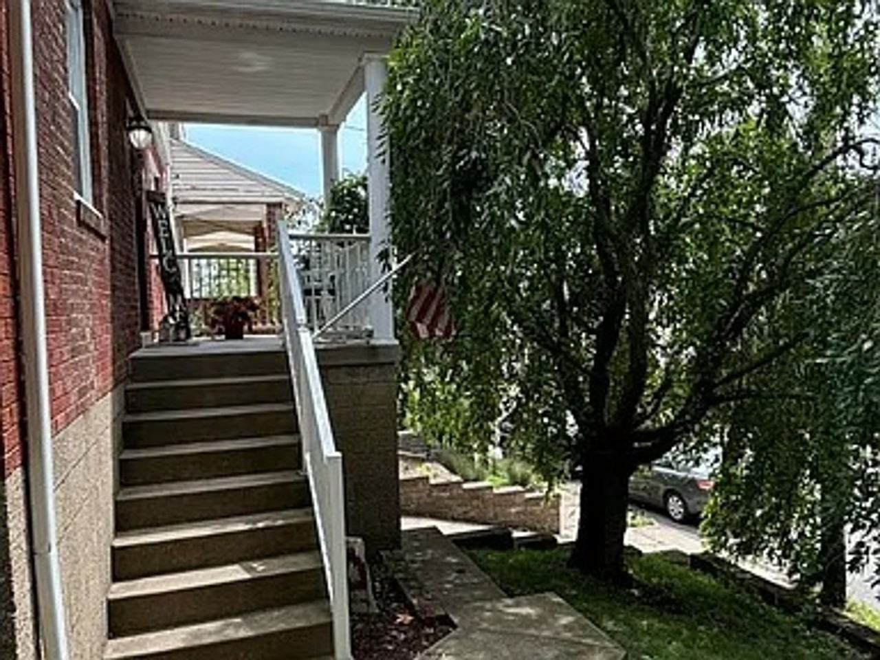 711 Melbourne St - Photo 2 of 8