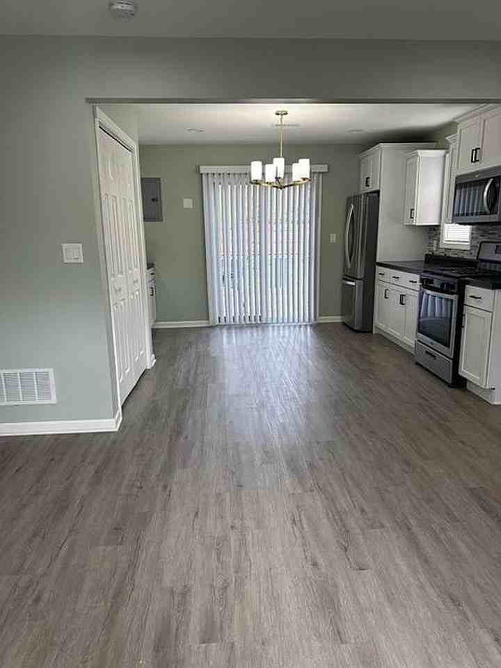 1013 Durbin St - Photo 3 of 15