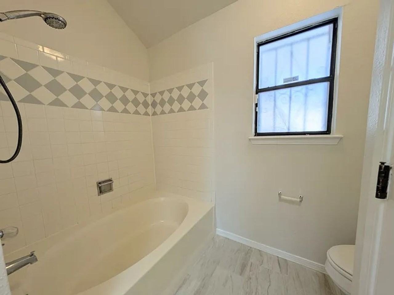 7636 Waterhouse Dr - Photo 2 of 15