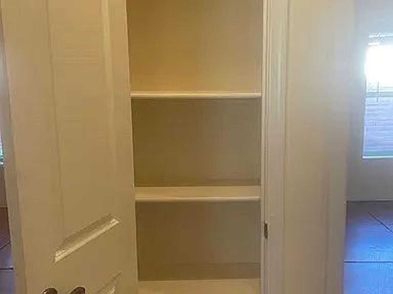 514 W 26th St - Photo 3 of 6