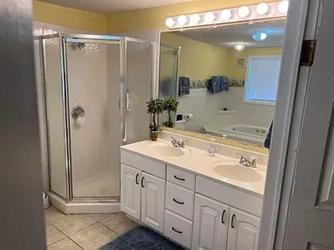 801 E 40th St - Photo 2 of 22