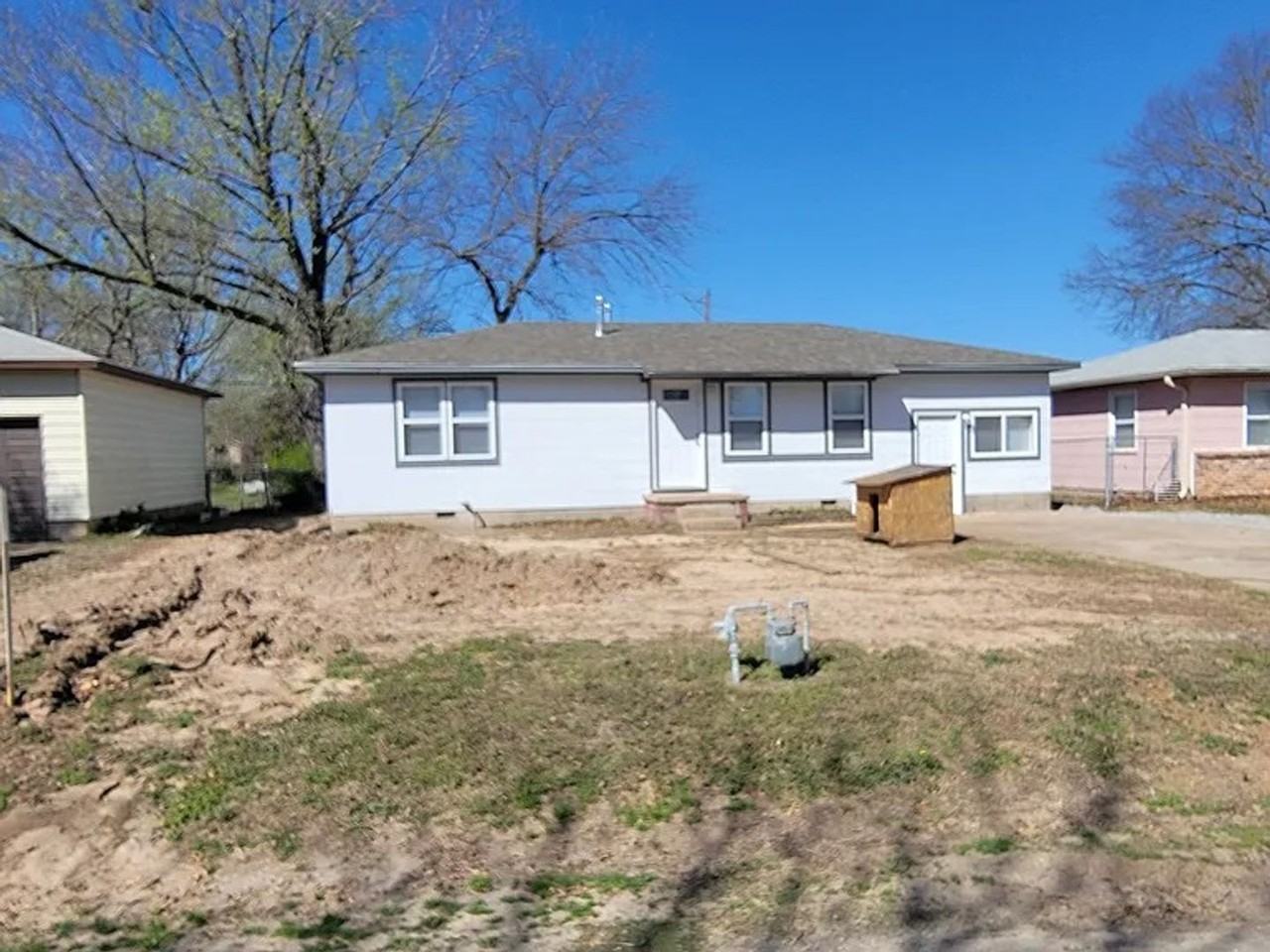 202 N Elgin Ave - Photo 3 of 5