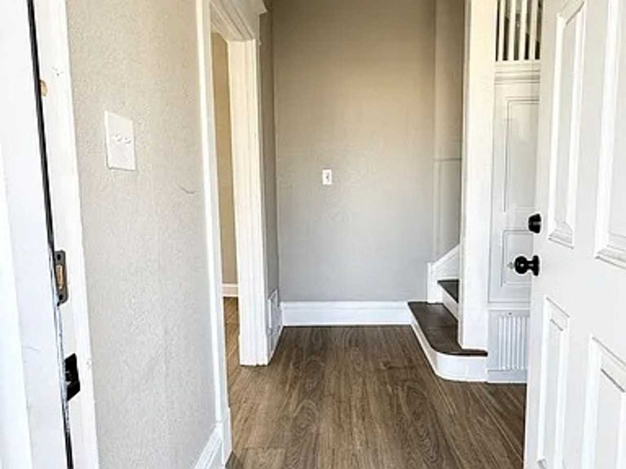 338 N Oakley Ave - Photo 2 of 20