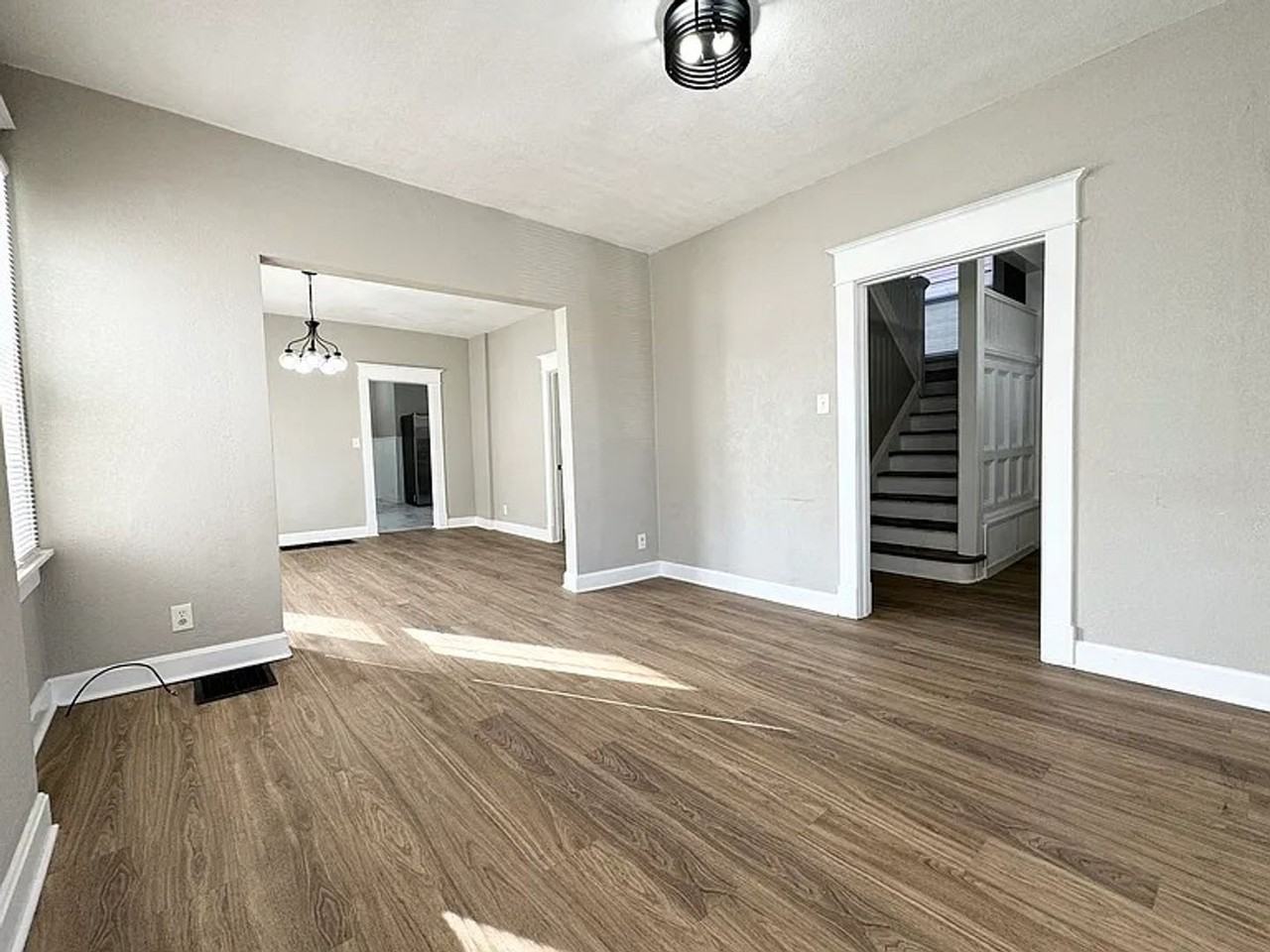 338 N Oakley Ave - Photo 3 of 20