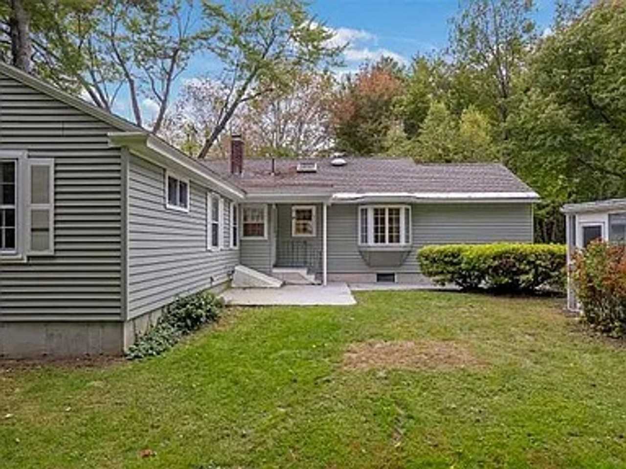 560 Ferry Rd - Photo 2 of 18