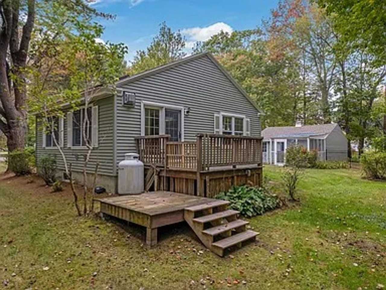 560 Ferry Rd - Photo 3 of 18