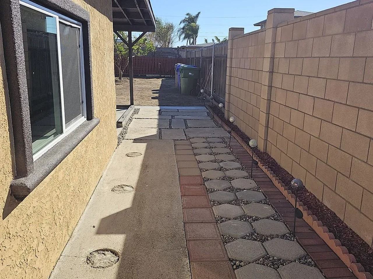 1619 Loretta St - Photo 2 of 12