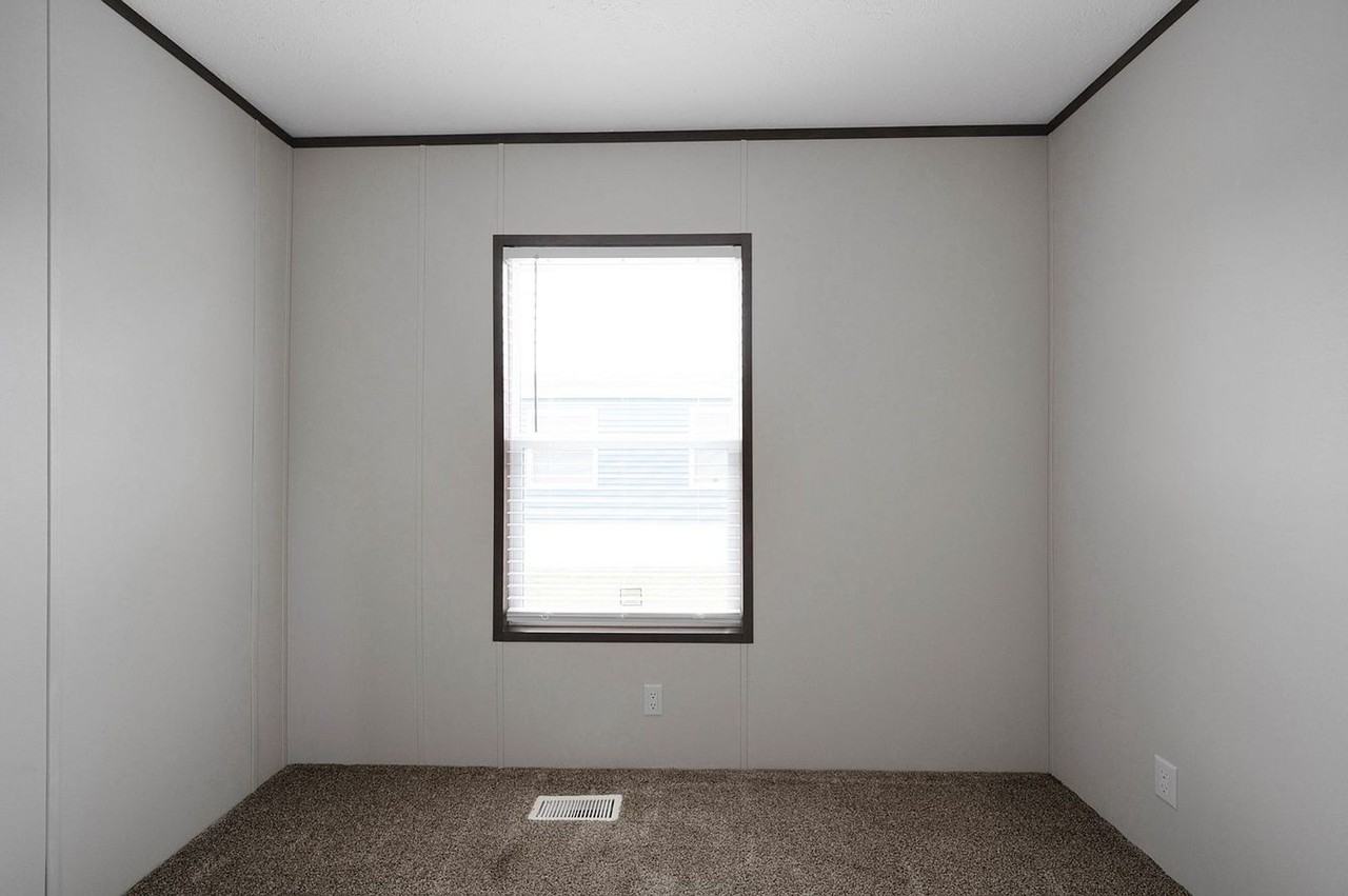 5075 Canterbury Ave - Photo 2 of 15