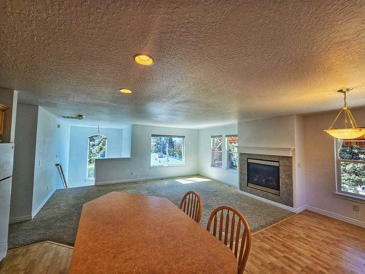 810 N Pierce St - Photo 3 of 9