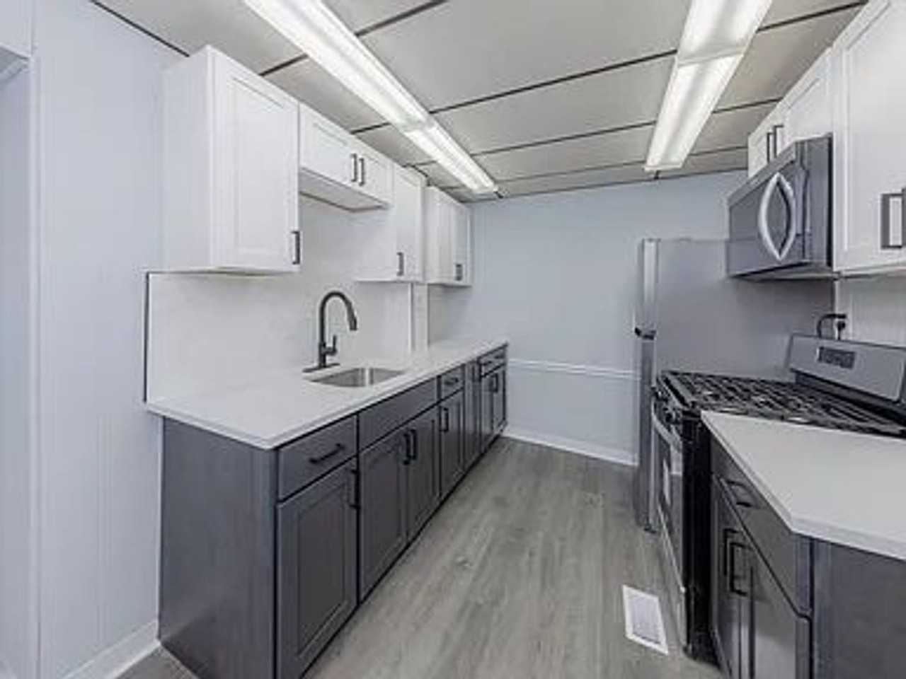 108 S Sussex St - Photo 2 of 12