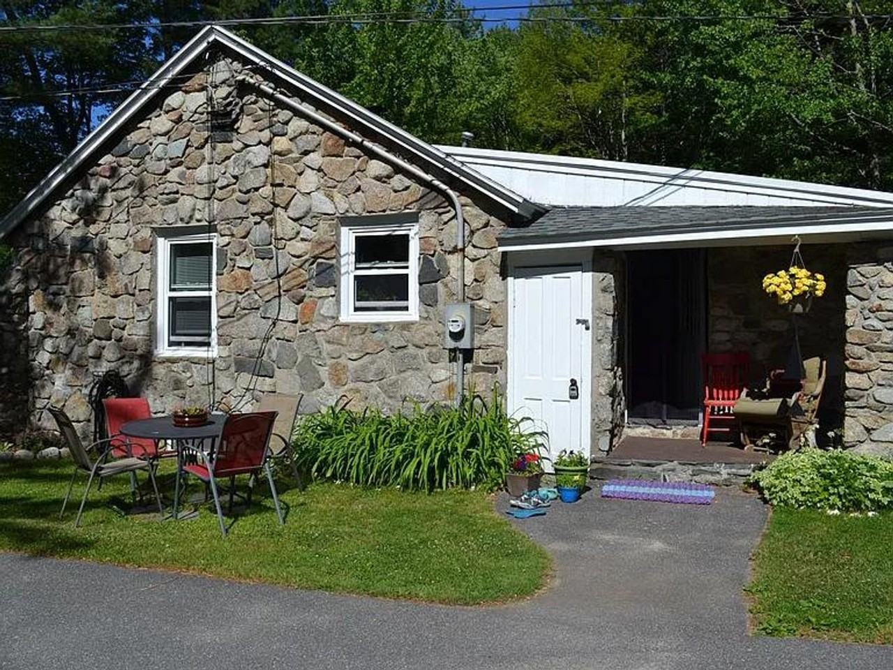 176 Temple Ave - Photo 2 of 18