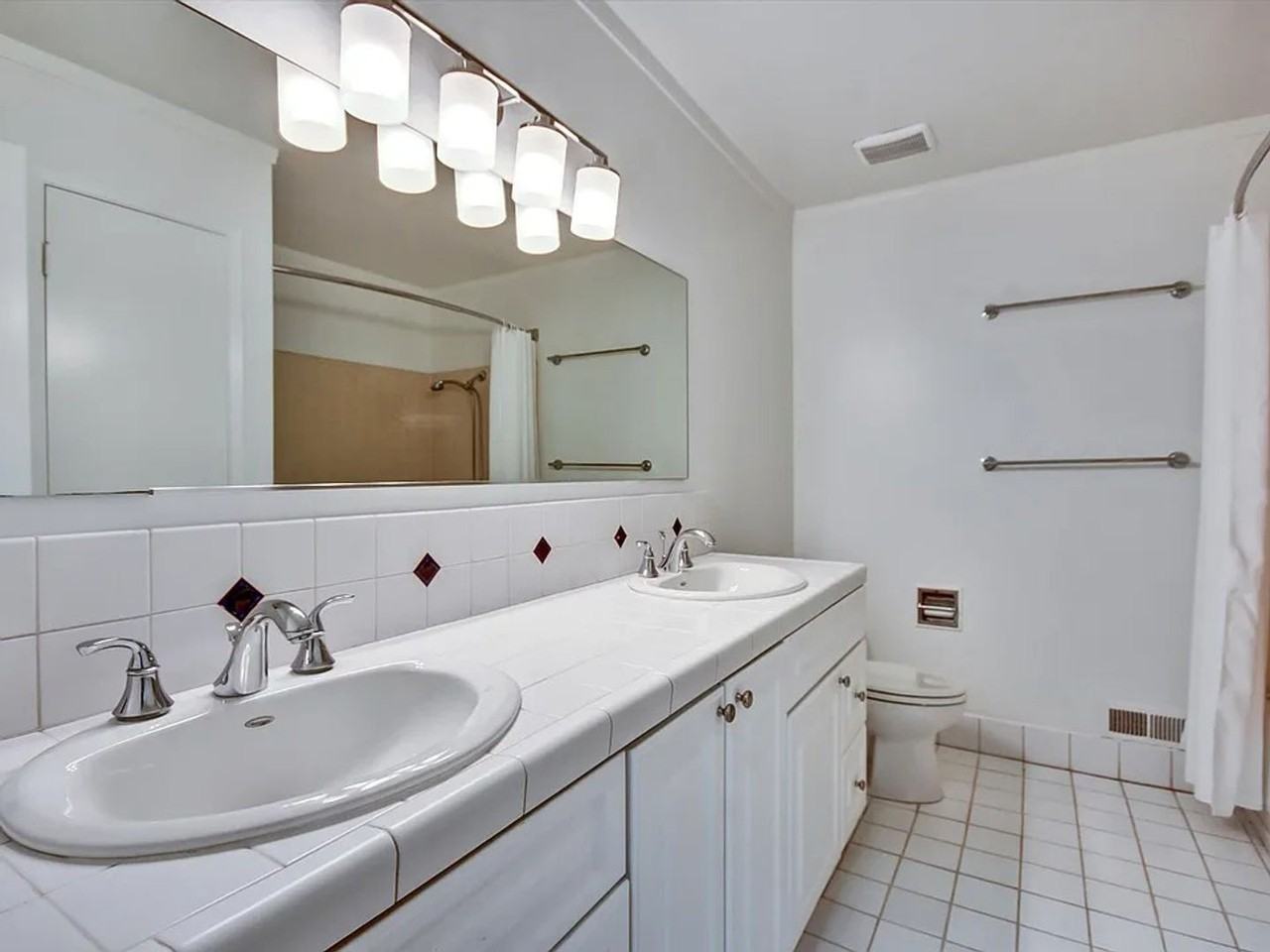 749 Rustic Ln - Photo 3 of 28