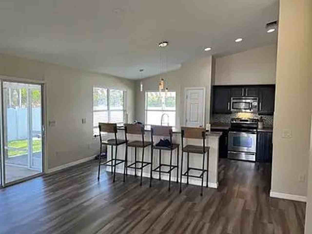 5056 Ne 121st Rd - Photo 3 of 11